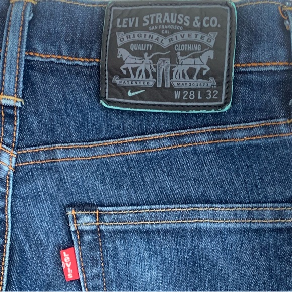 NIKE X Levi’s Slim Straight Legged Jeans 26X29 - Picture 3 of 6